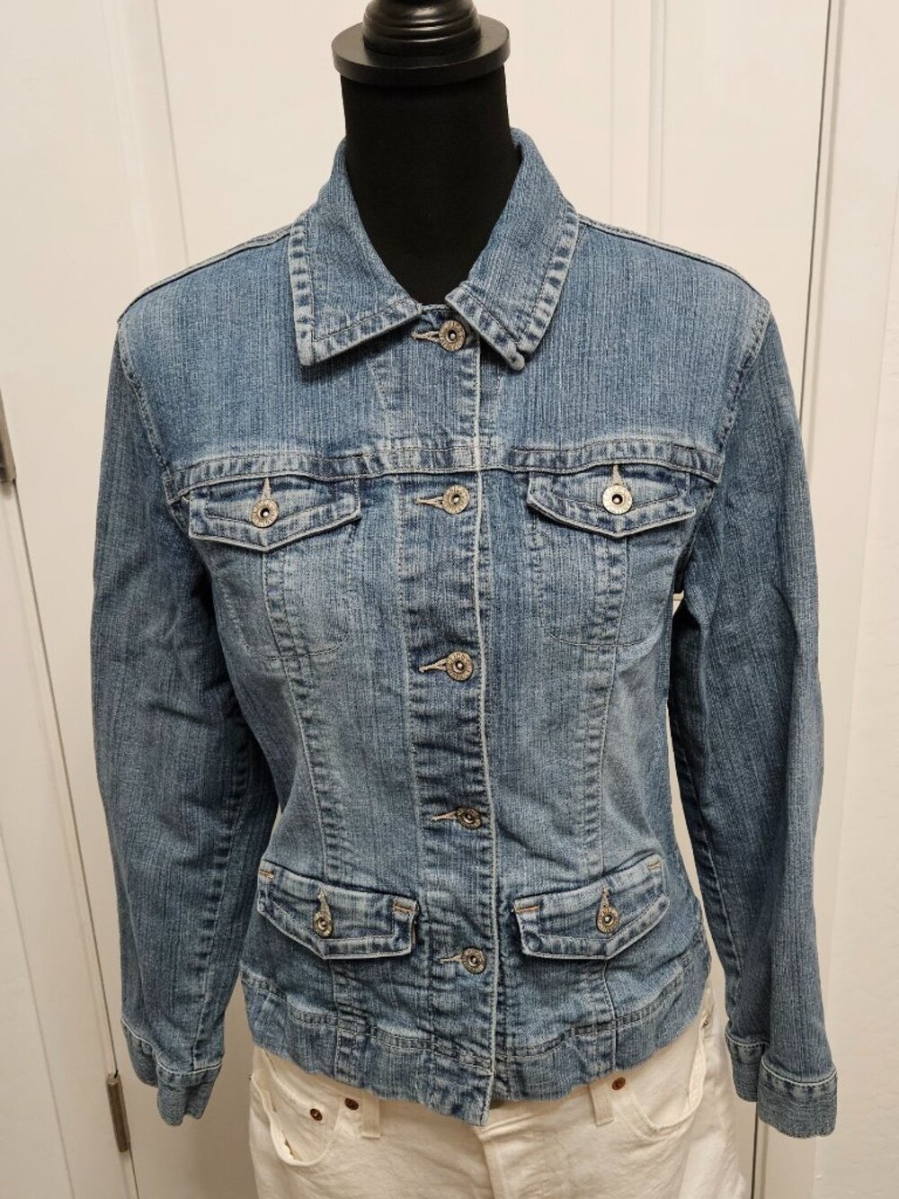 Chico's Platinum Women's Cropped Jean Jacket w/collar size 0